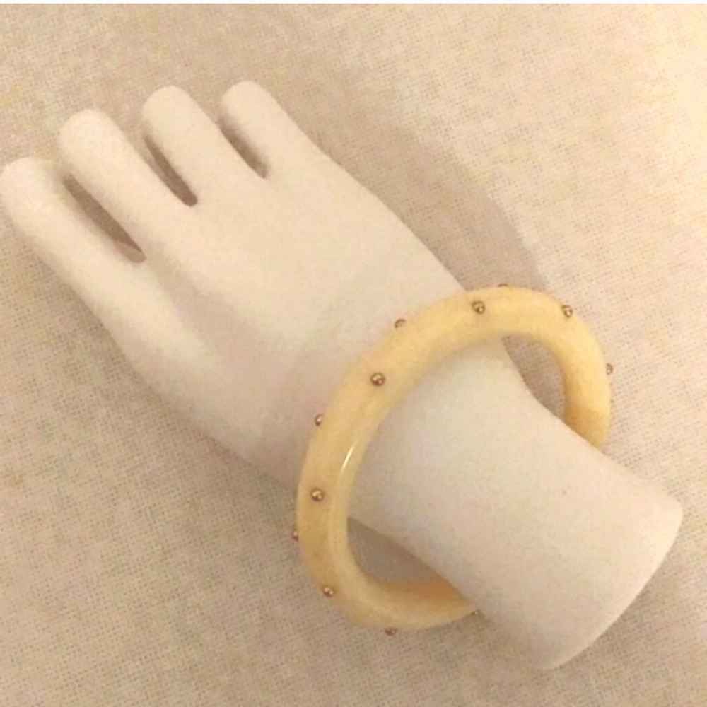 Vintage Acrylic and gold bead Kenneth J. Lane bangle